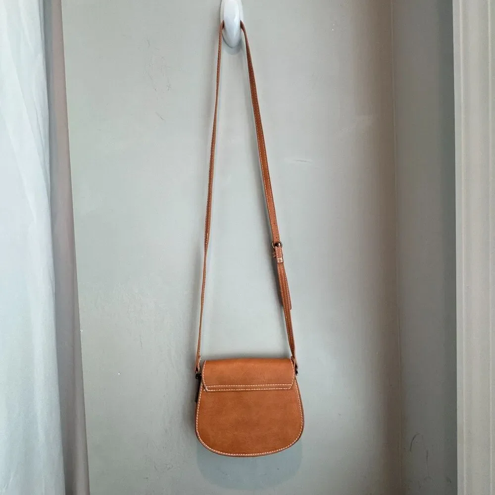 Universal Threads Faux Leather Crossbody Purse – 7.5
